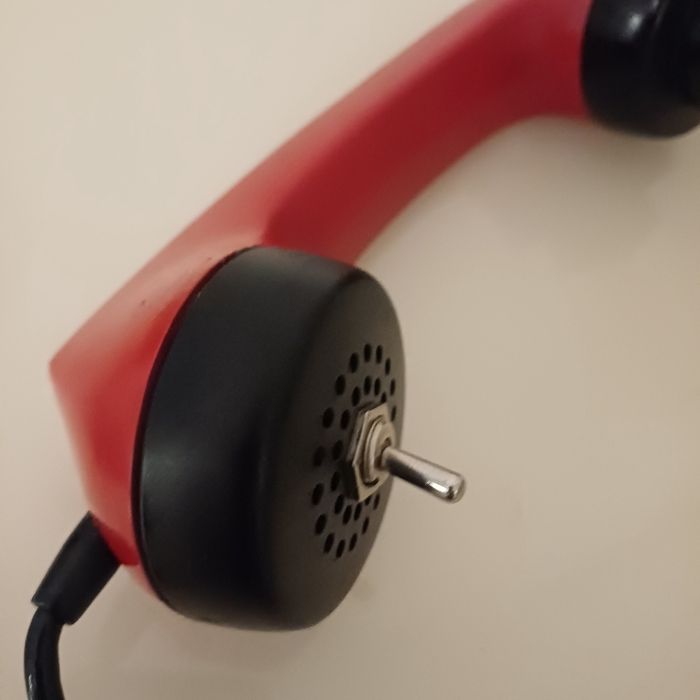 Sluchawka telefony stacjonarnego czasów PRL