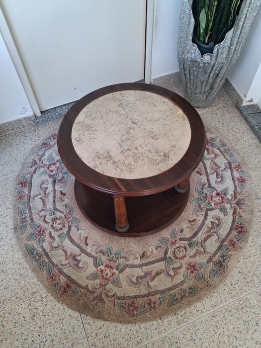 Mesa centro com carpete