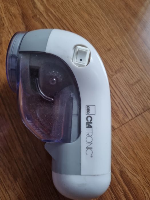 Машинка для стрижки круцьок на шерстяному одязі