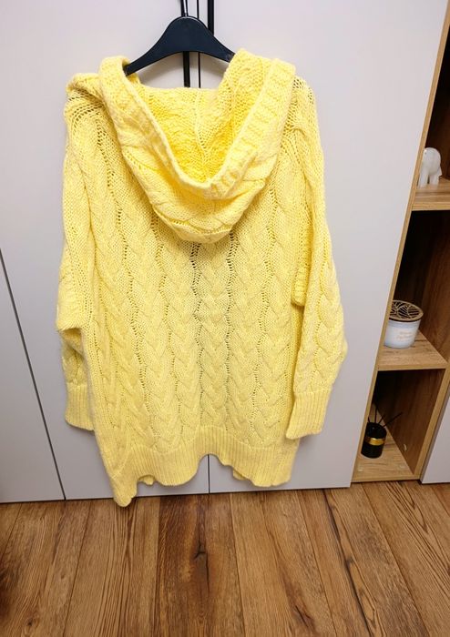 Продається жовтий в'язаний кардиган(Італія)