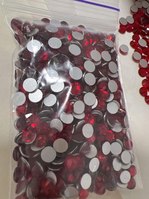 Стразы ss20 hyacint