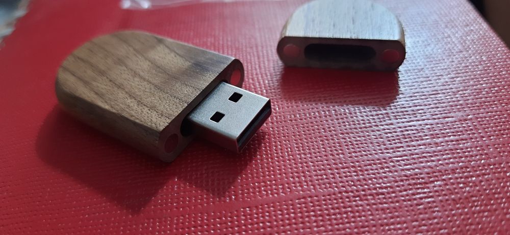 Usb flash 16 gb  - usb флешка на 16 гиг