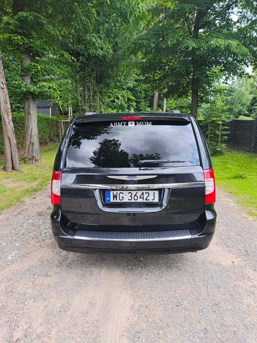 Chrysler town & country
