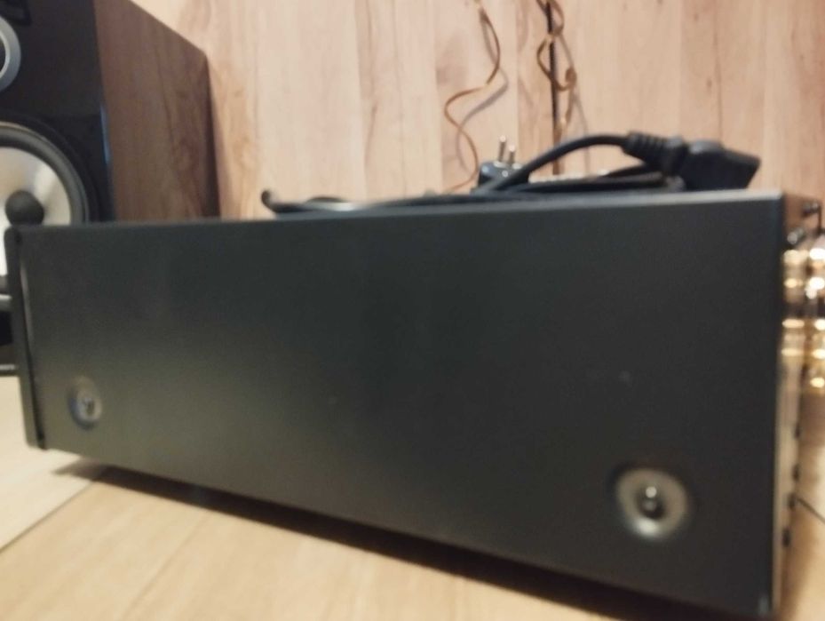 Wzmacniacz stereo NAD C390DD