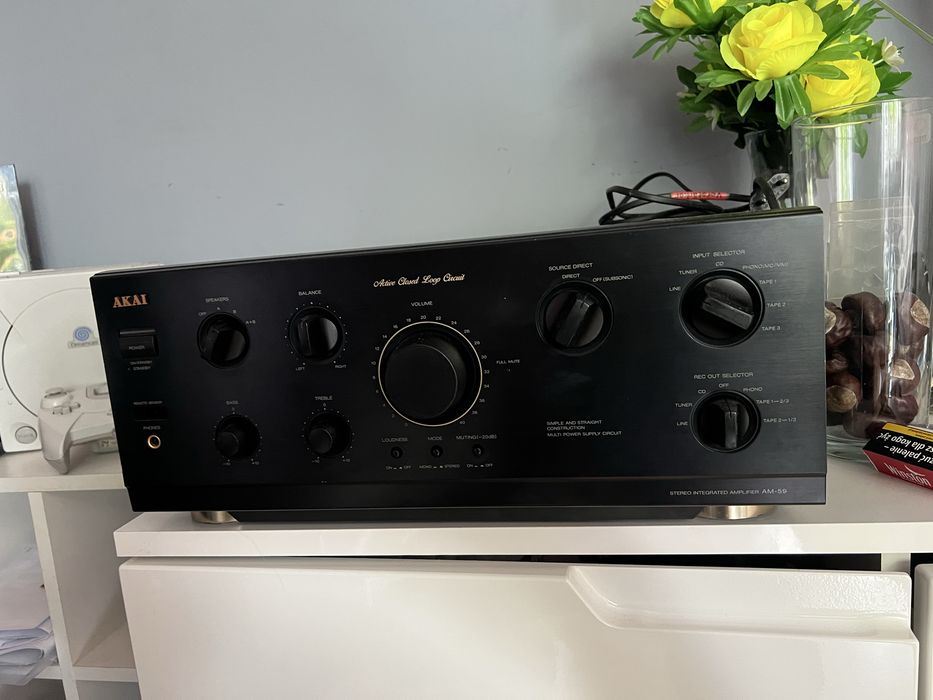 Akai AM 59 z oryginalnym pilotem
