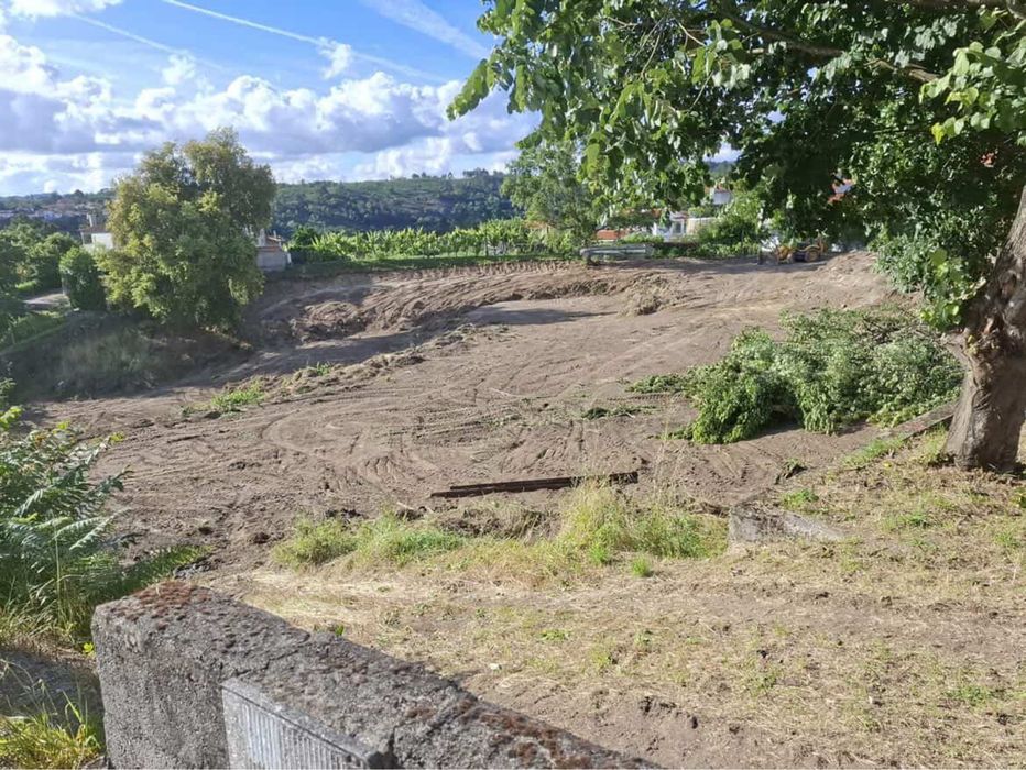 Terreno 4100m2 com possibilidade de construção.