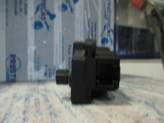 Motor da comporta da sofagem FORD Focus C-Max (DM2)