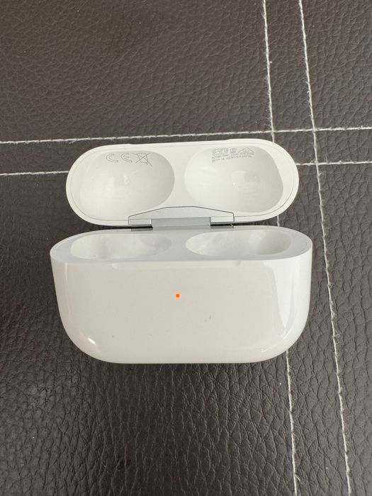 Кейс Apple AirPods Pro