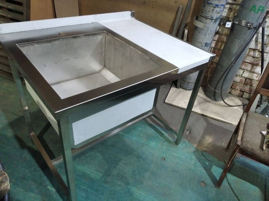 Стол с мойкой с нержавеющей стали