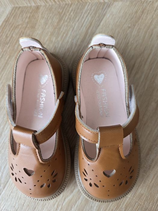 Nowe eleganckie buciki na rzepy rozmiar 23