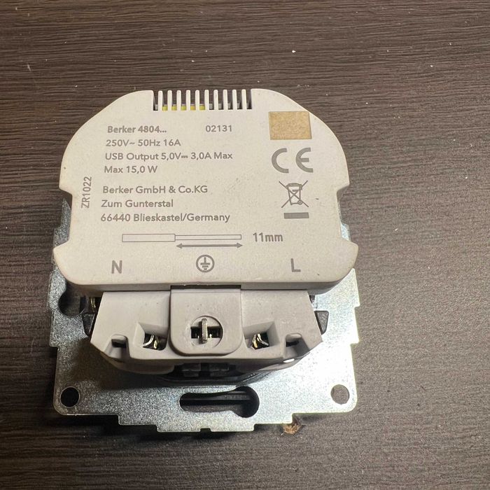 Hager Berker – gniazdko 230V + ładowarka USB-C / USB – nowe