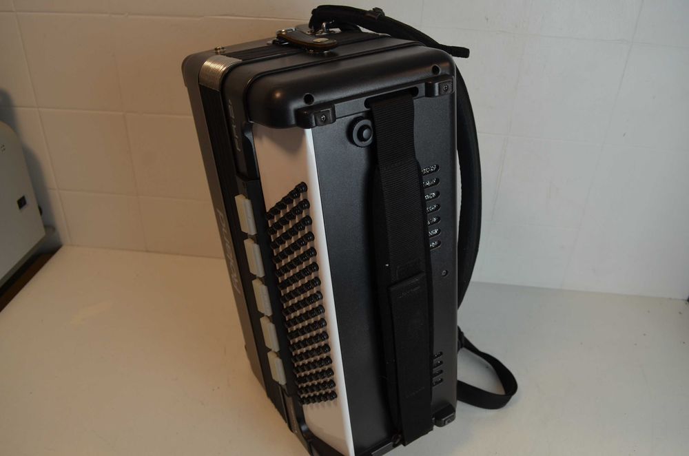 Acordeao roland FR 2.  N 349