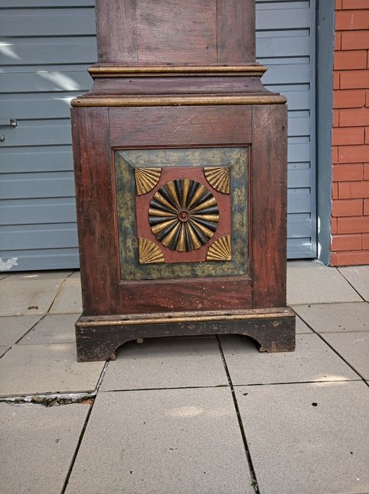 Relógio antigo pé alto