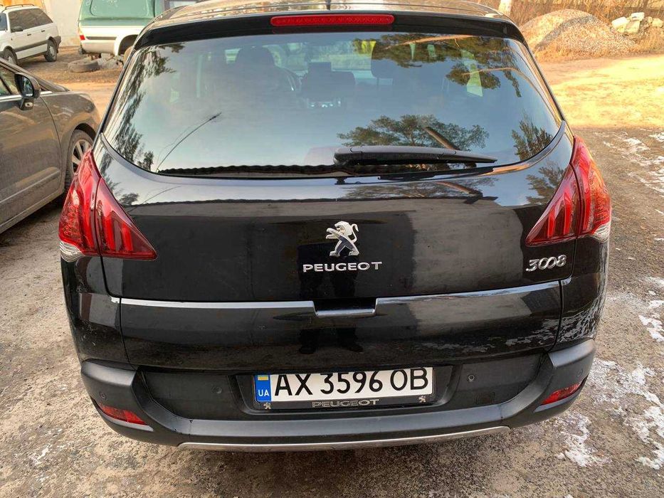ПЕЖО 3008 2015 року