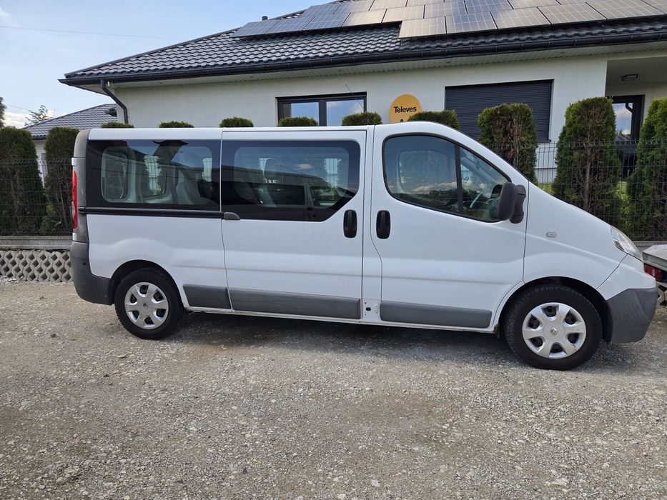 Trafic 9 osobowy 2.0 dci