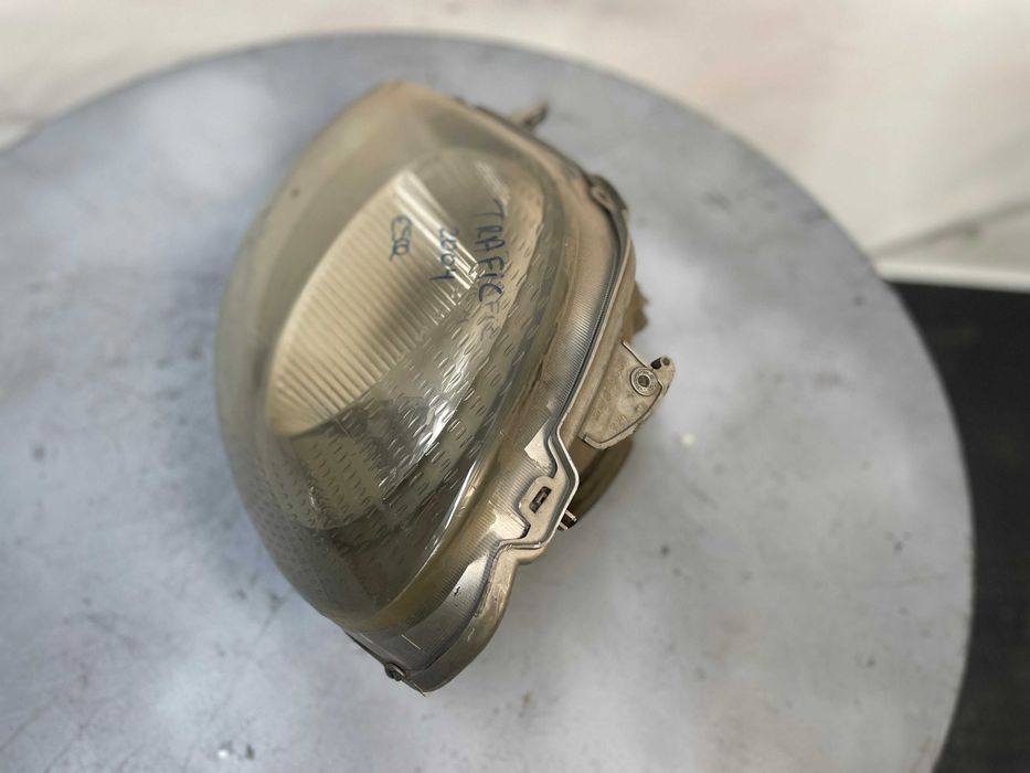 Farol dianteiro esquerdo Renault Trafic ( 2004)