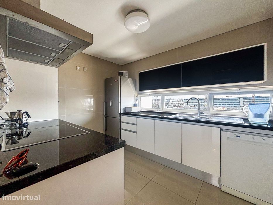 Apartamento T2 mobilado com garagem e elevador para arrendar no centro