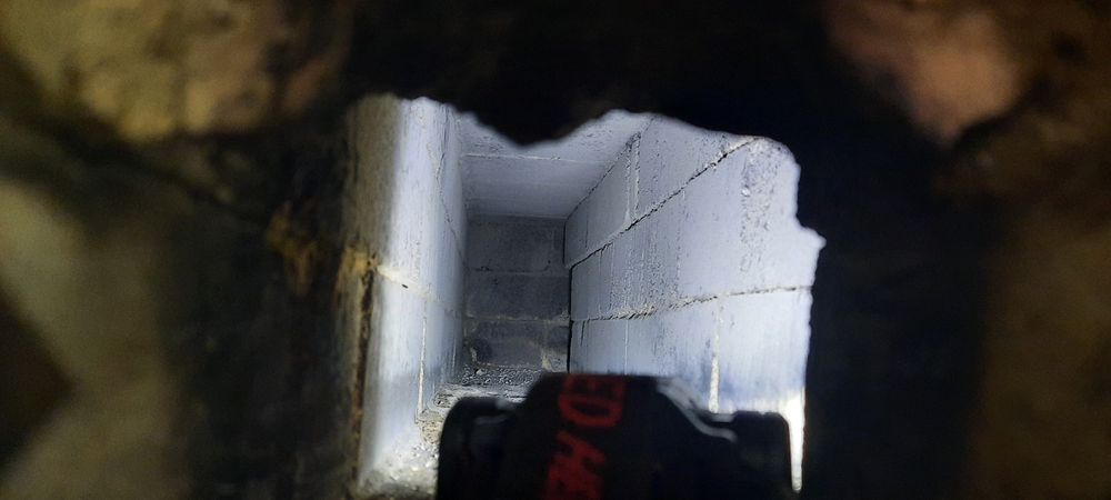 Сожотрус чистка димоходів від сажи, пілу, жиру.
