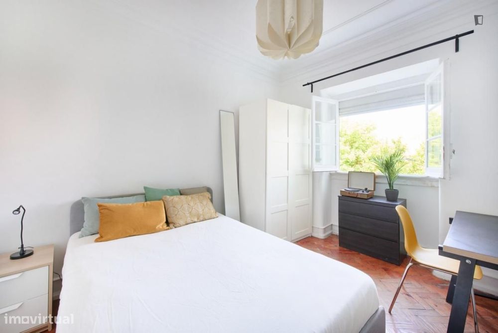 Quarto - localizado em Arroios Lisbon
