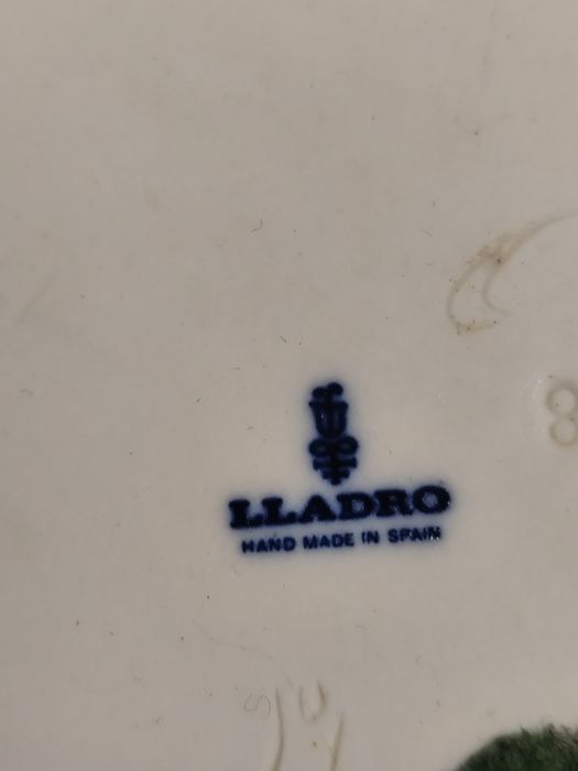 Доктор врач Фарфоровая статуэтка