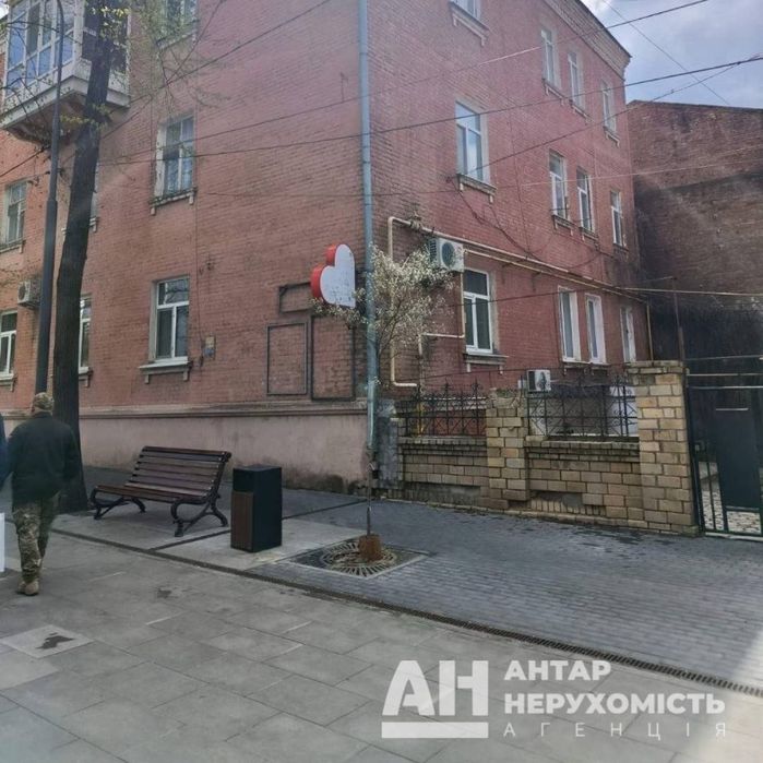 Продається 3-к квартира в Кропивницькому, р-н Центр (ЦНАП /«ROSHEN”)