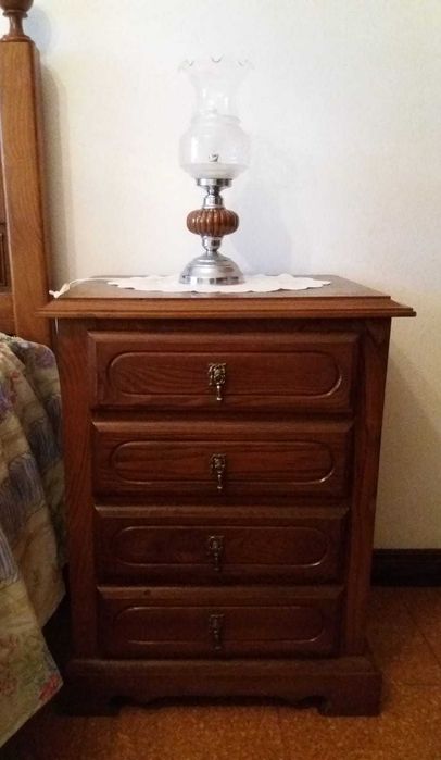 Quarto de casal completo em madeira