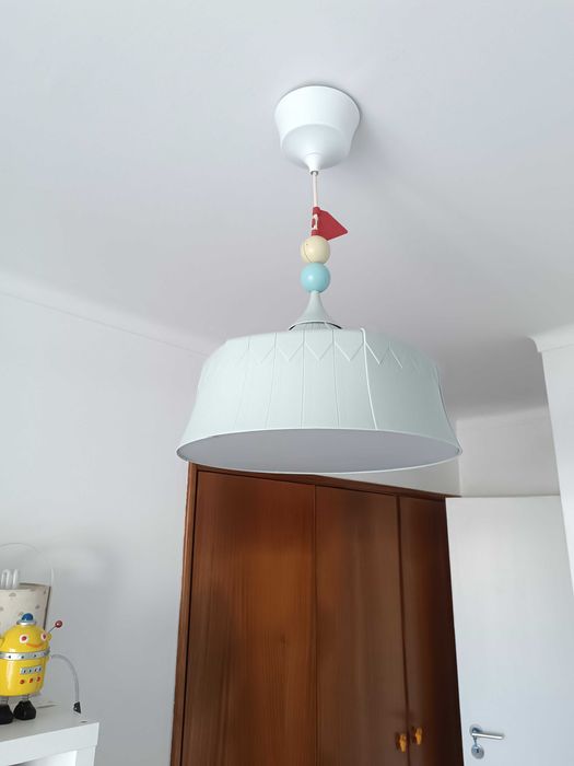 Candeeiro teto quarto criança