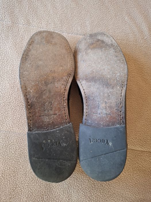 Sapatos clássicos em pele