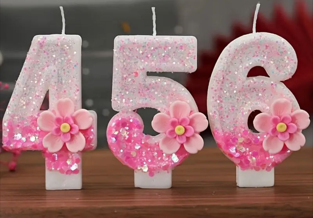 Рожева Блискуча Свічка Цифрою 5 з Квітами