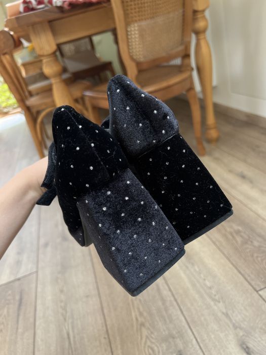 Оксамитові туфлі