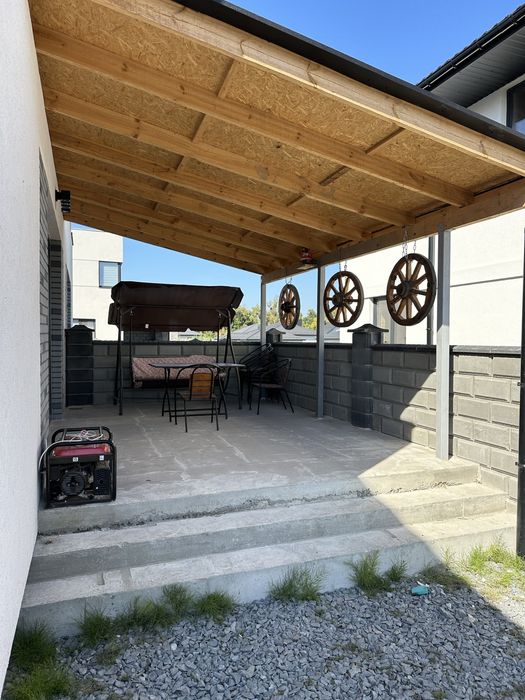 Продам сучасний котедж з гаражем і ремонтом