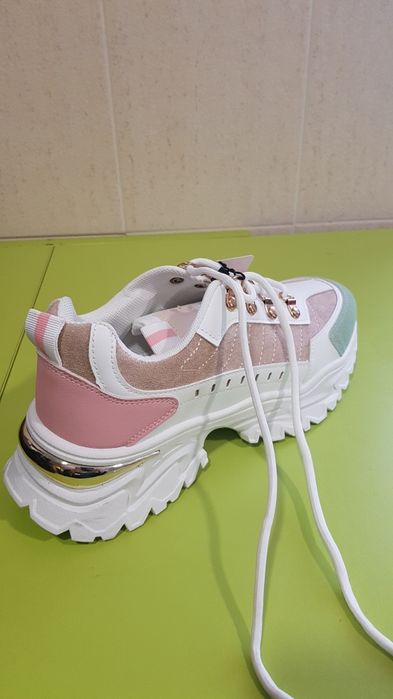 Ténis novos tamanho 38