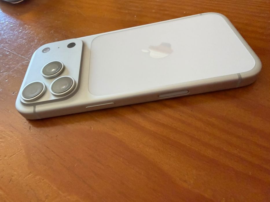 Iphone 17 pro silver