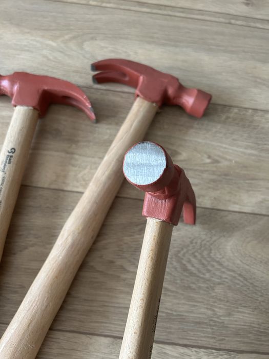 Молоток гвоздодёр. Ручка деревянная