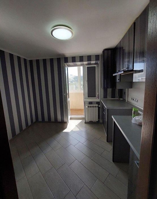 Продається 2-х кімнатна квартира з ремонтом в Центрі