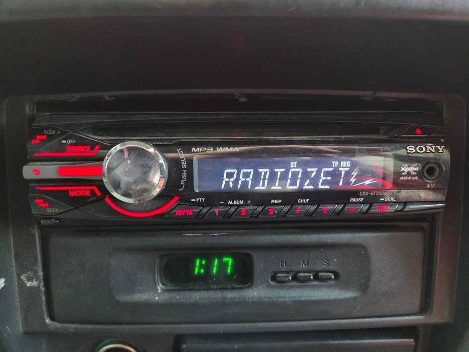 Radio samochodowe Sony CDX-GT250MP – MP3 / AUX