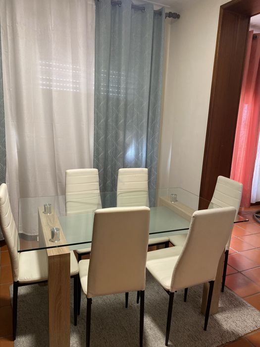 Mesa de sala e 6 cadeiras como novas