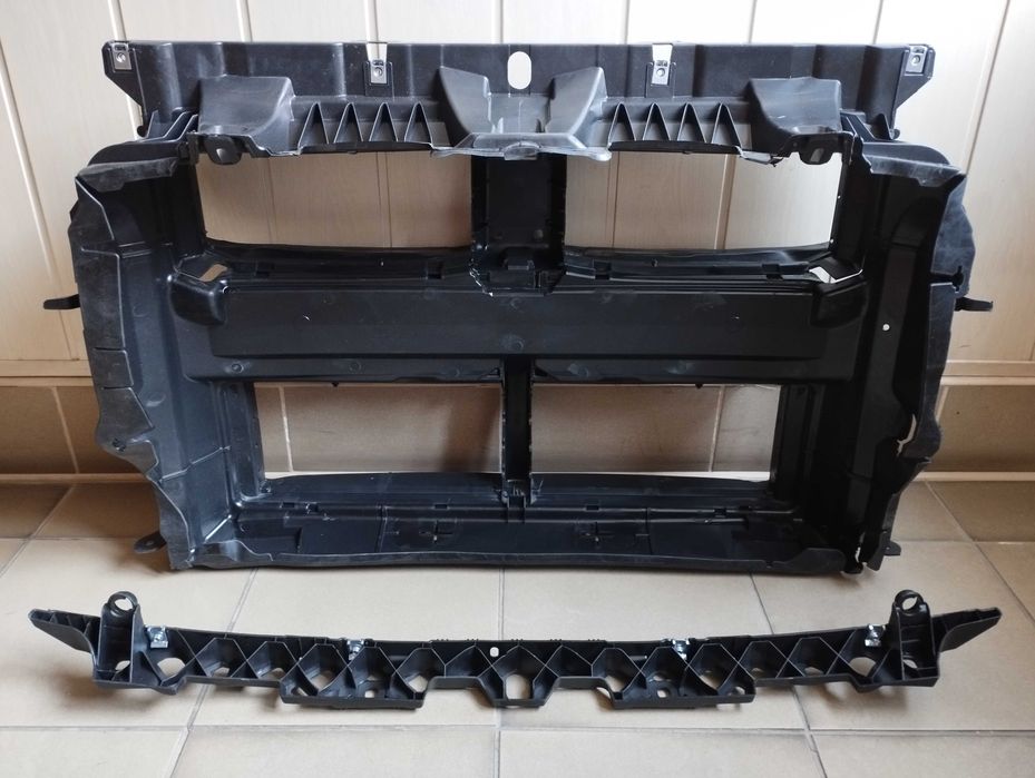 BMW X2 F39 Центральний воздуховод радіатора жалюзі 51748069176