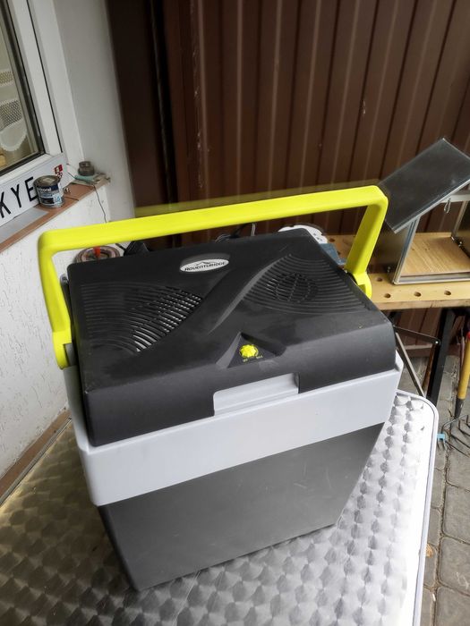 lodowka turystyczna zasilana na 220v i12v 28 litrow