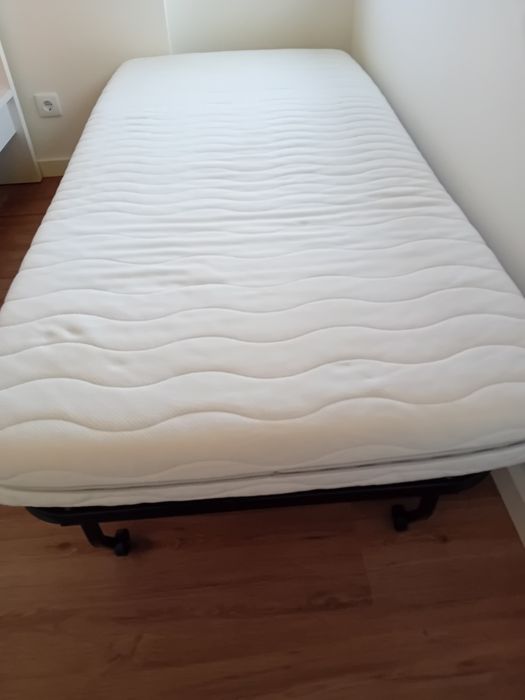 Estrado e colchão ikea