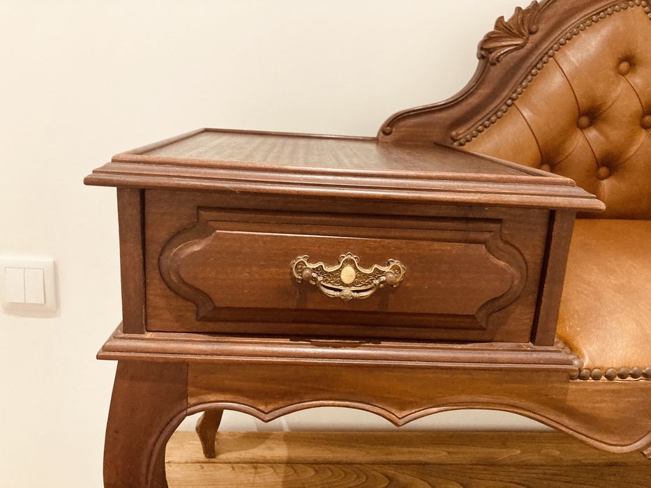Namoradeira, sofá com mesa e gaveta