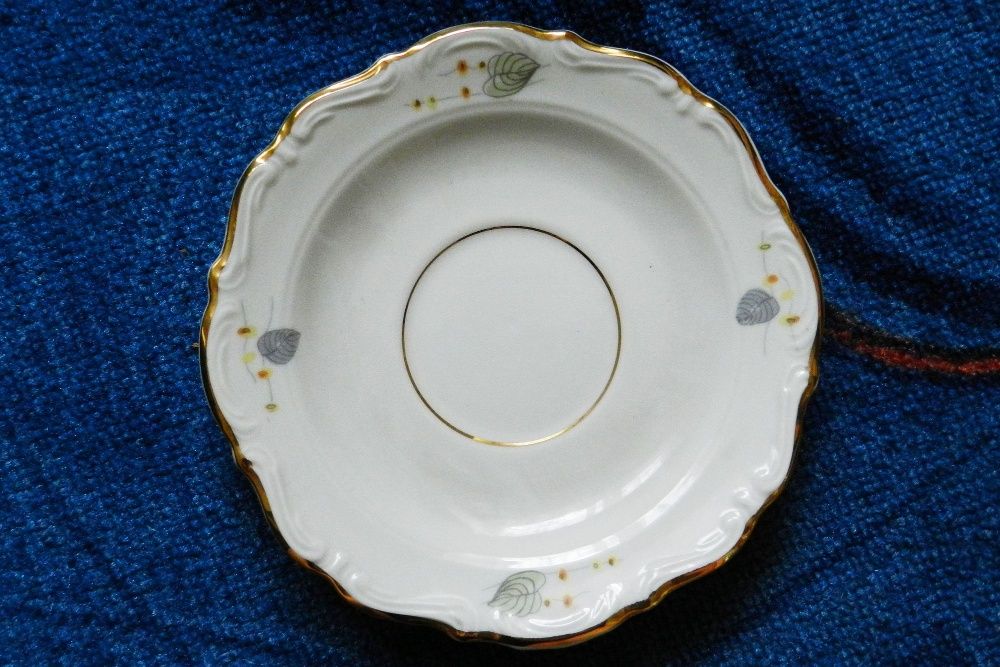 Kolekcjonerski komplet porcelana Wałbrzych, filiżanki dzbanek mlecznik