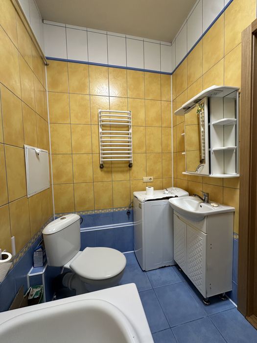 Трикімнатна в центрі біля Авангарду