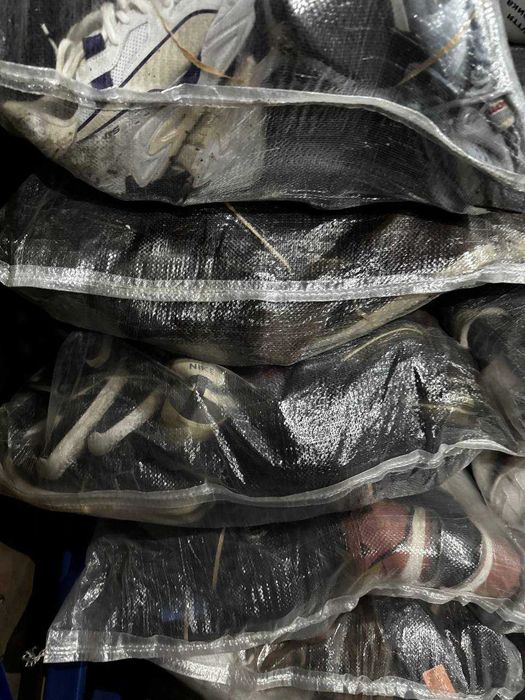 Секонд-хенд взуття з США! Дуже багато кросівок – оптом від 500 кг