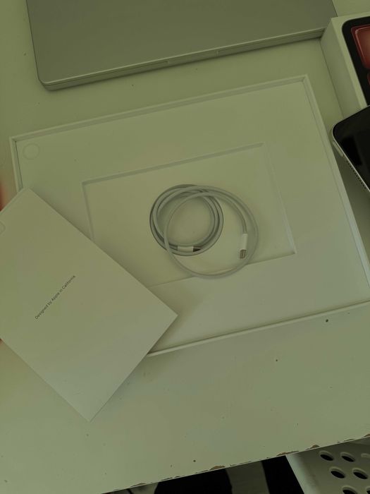 iPad Air 13” M3 – 128GB – Like New – 100% Battery (36 Cycles)