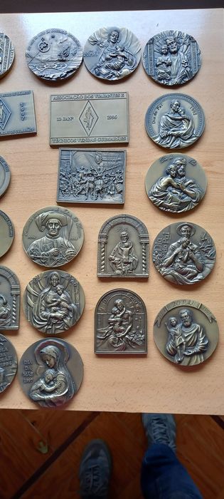 30 medalhas comemorativas