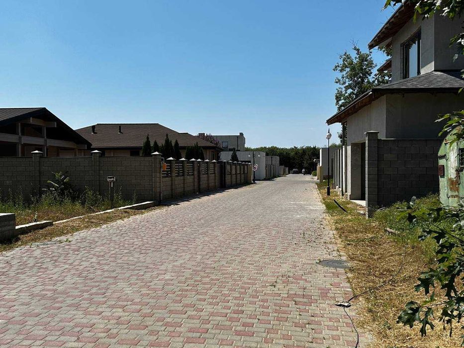 Участок в Тартусе, свет, вода, канализация, газ всё есть на участке