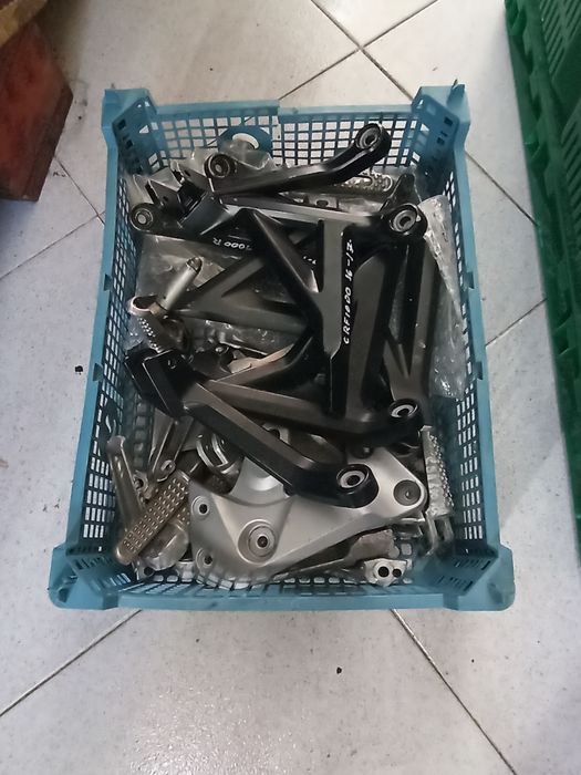 Suporte é pisa pés Honda