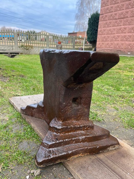 sprzedam kowadło kowalskie stare