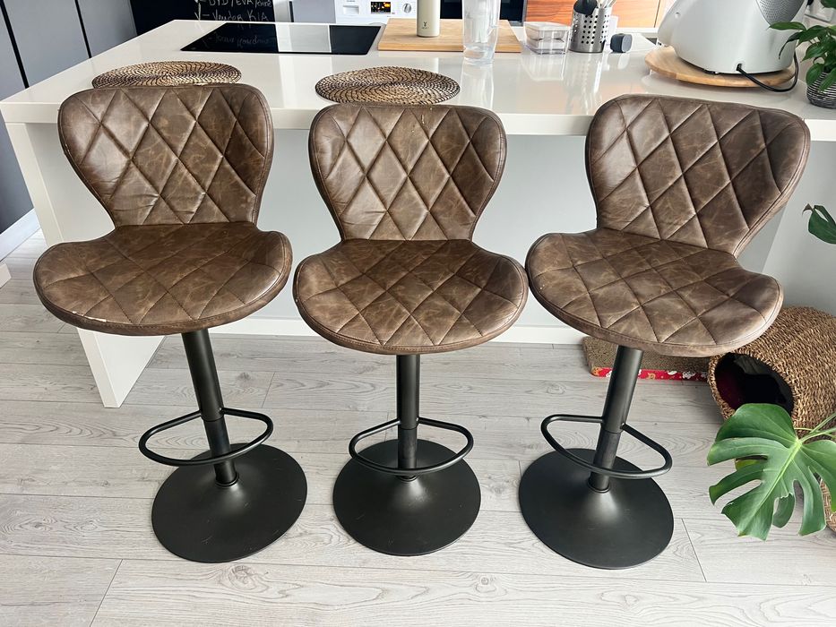 Conjunto Cadeiras Altas / Bancos de Bar